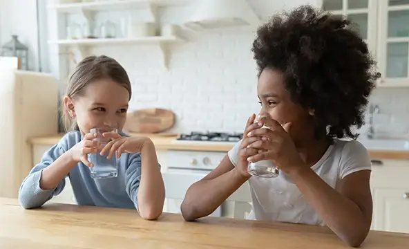 <img width="200" alt="Reasons homes kitchen family 3" src="https://www.culligan.fi/wp-content/themes/culligan-emea/img/four-reasons-module//reasons-homes-kitchen-family-3.webp" /> Reasons homes kitchen family 3